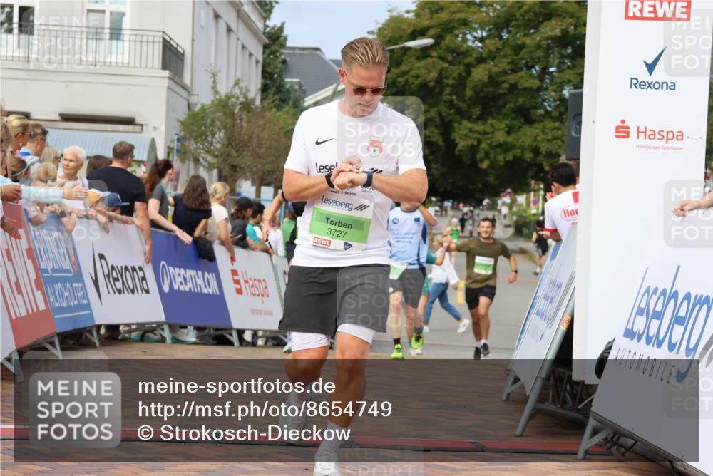 31.08.2025 - 21. Blankeneser Heldenlauf Strokosch-Dieckow http://msf.ph/oto/8654749 31.08.2025 11:02:27 Ziel 3135, 3136, 3406, 3484, 3727 meine-sportfotos.de