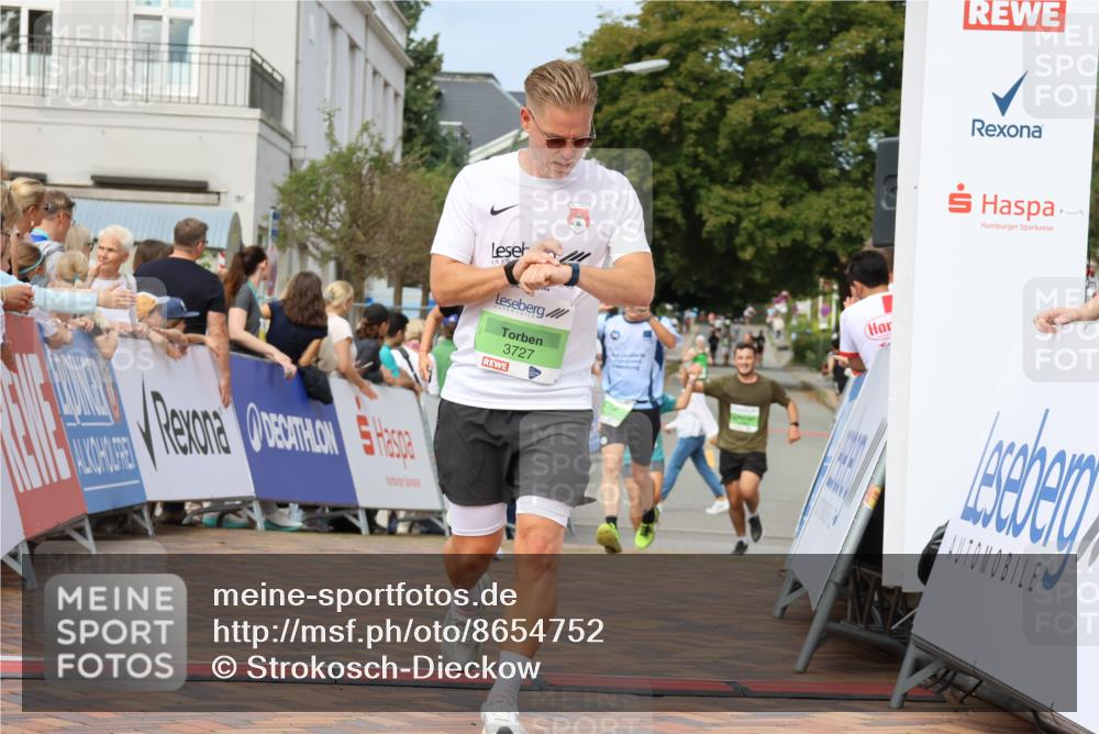 31.08.2025 - 21. Blankeneser Heldenlauf Strokosch-Dieckow http://msf.ph/oto/8654752 31.08.2025 11:02:27 Ziel 3135, 3136, 3406, 3484, 3727 meine-sportfotos.de