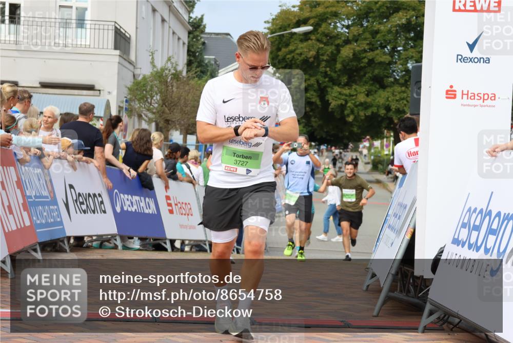 31.08.2025 - 21. Blankeneser Heldenlauf Strokosch-Dieckow http://msf.ph/oto/8654758 31.08.2025 11:02:27 Ziel 3135, 3136, 3406, 3484, 3727 meine-sportfotos.de