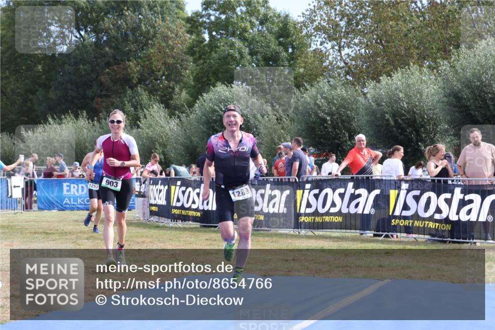 31.08.2025 - Elbe Triathlon Hamburg Strokosch-Dieckow http://msf.ph/oto/8654766 31.08.2025 11:41:34 Ziel 868, 903, 1252, 1289 meine-sportfotos.de