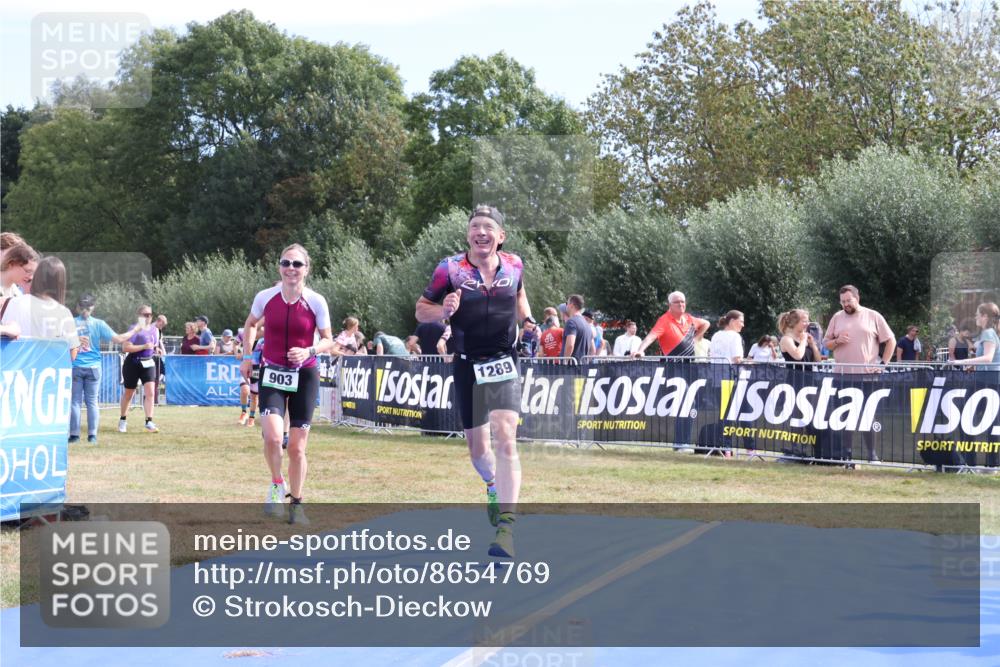 31.08.2025 - Elbe Triathlon Hamburg Strokosch-Dieckow http://msf.ph/oto/8654769 31.08.2025 11:41:34 Ziel 868, 903, 1252, 1289 meine-sportfotos.de
