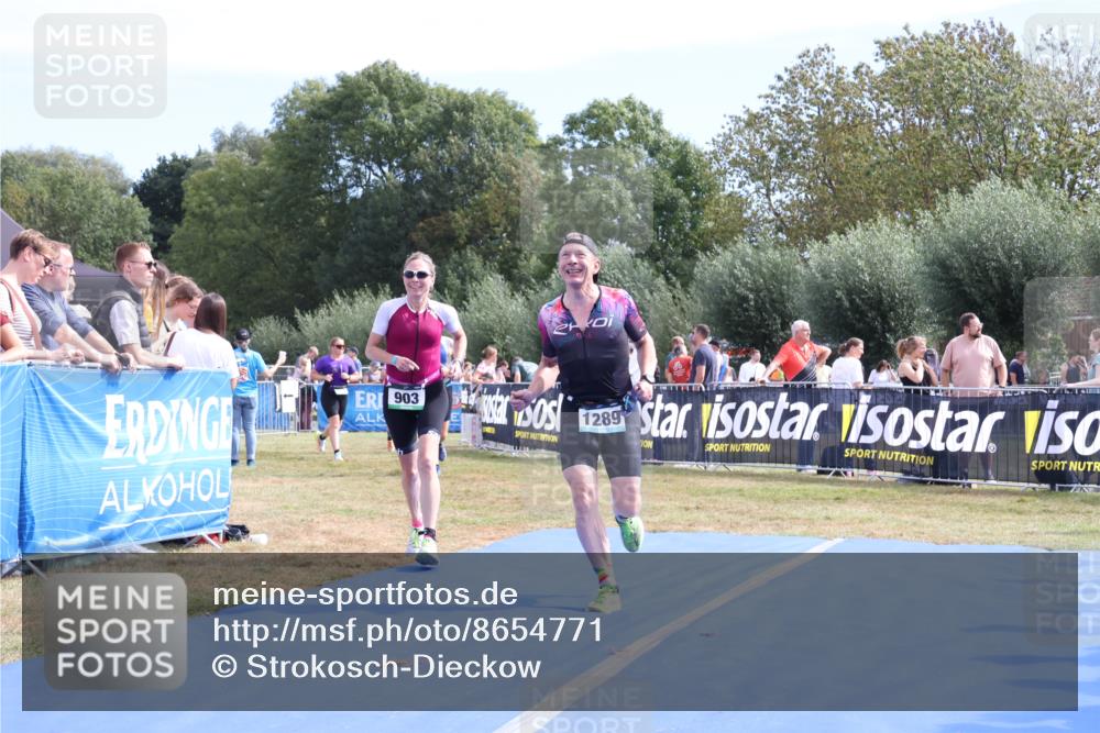 31.08.2025 - Elbe Triathlon Hamburg Strokosch-Dieckow http://msf.ph/oto/8654771 31.08.2025 11:41:35 Ziel 868, 903, 1252, 1289 meine-sportfotos.de