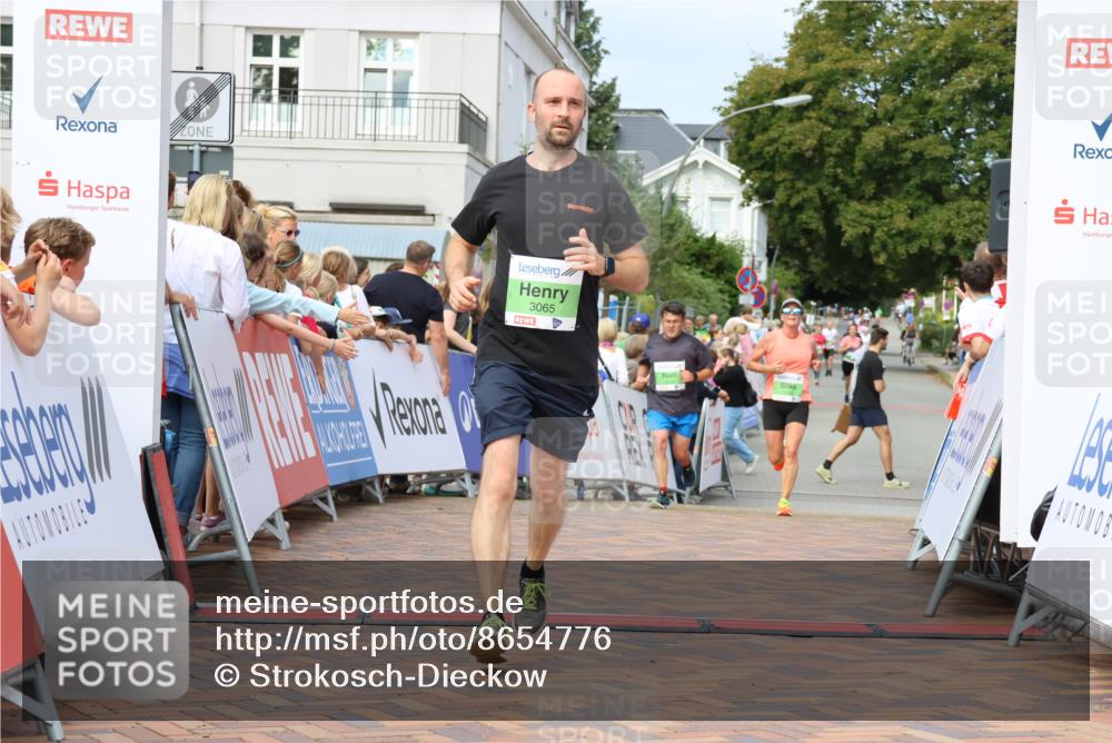31.08.2025 - 21. Blankeneser Heldenlauf Strokosch-Dieckow http://msf.ph/oto/8654776 31.08.2025 11:03:06 Ziel 3638, 3065, 3666, 3548, 3106 meine-sportfotos.de
