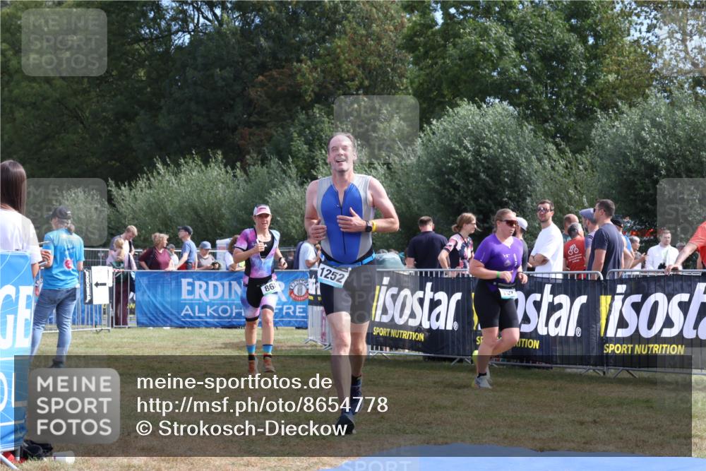 31.08.2025 - Elbe Triathlon Hamburg Strokosch-Dieckow http://msf.ph/oto/8654778 31.08.2025 11:41:37 Ziel 868, 903, 1252, 1289 meine-sportfotos.de