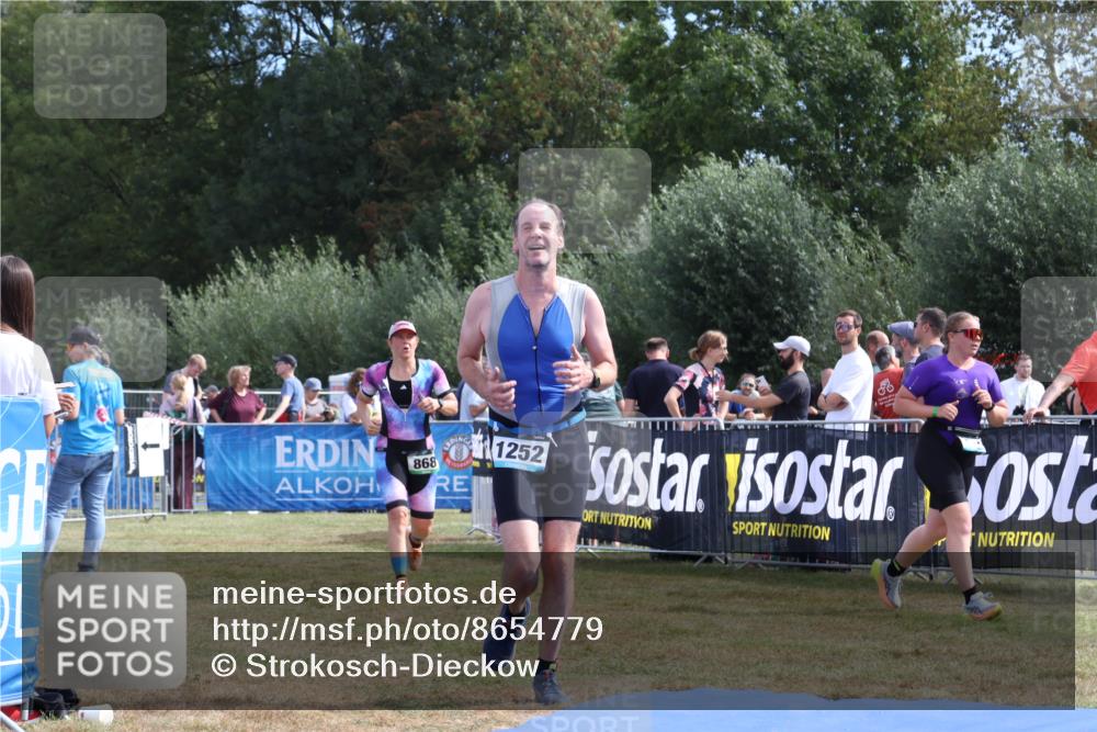 31.08.2025 - Elbe Triathlon Hamburg Strokosch-Dieckow http://msf.ph/oto/8654779 31.08.2025 11:41:37 Ziel 868, 903, 1252, 1289 meine-sportfotos.de