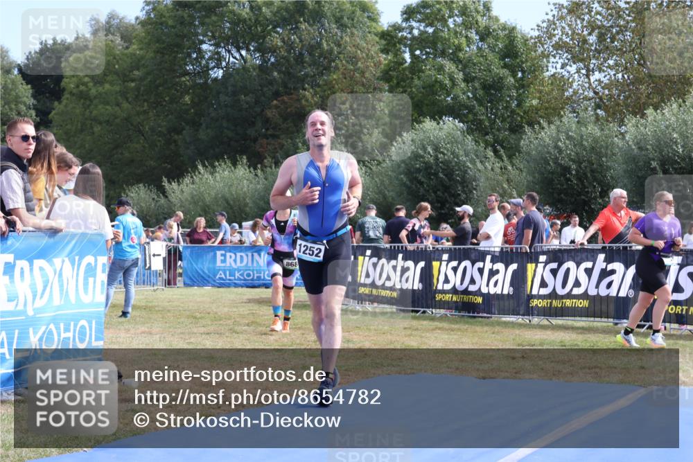 31.08.2025 - Elbe Triathlon Hamburg Strokosch-Dieckow http://msf.ph/oto/8654782 31.08.2025 11:41:38 Ziel 868, 903, 1252, 1289 meine-sportfotos.de