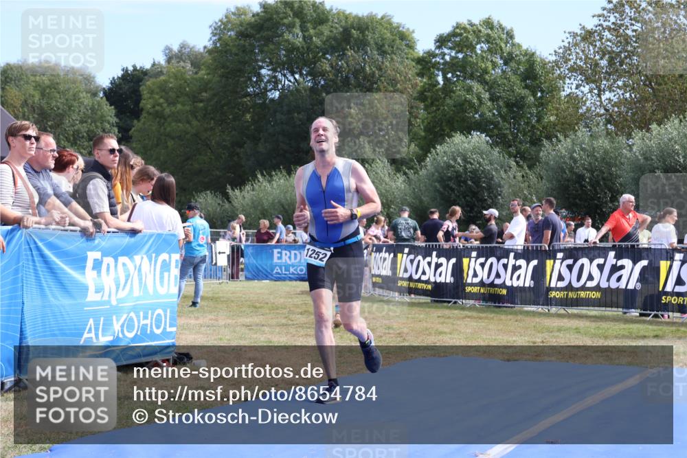 31.08.2025 - Elbe Triathlon Hamburg Strokosch-Dieckow http://msf.ph/oto/8654784 31.08.2025 11:41:38 Ziel 868, 903, 1252, 1289 meine-sportfotos.de