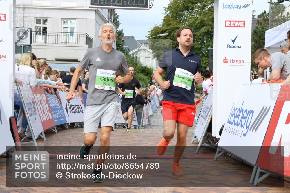 31.08.2025 - 21. Blankeneser Heldenlauf Strokosch-Dieckow http://msf.ph/oto/8654789 31.08.2025 11:03:04 Ziel 3638, 3065, 3666 meine-sportfotos.de