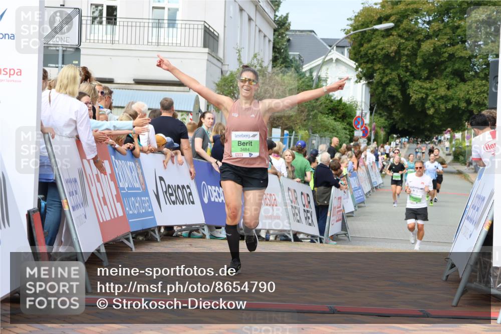 31.08.2025 - 21. Blankeneser Heldenlauf Strokosch-Dieckow http://msf.ph/oto/8654790 31.08.2025 11:02:21 Ziel 3172, 3700, 3484 meine-sportfotos.de