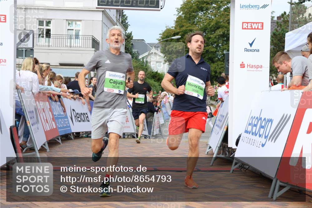 31.08.2025 - 21. Blankeneser Heldenlauf Strokosch-Dieckow http://msf.ph/oto/8654793 31.08.2025 11:03:04 Ziel 3638, 3065, 3666 meine-sportfotos.de