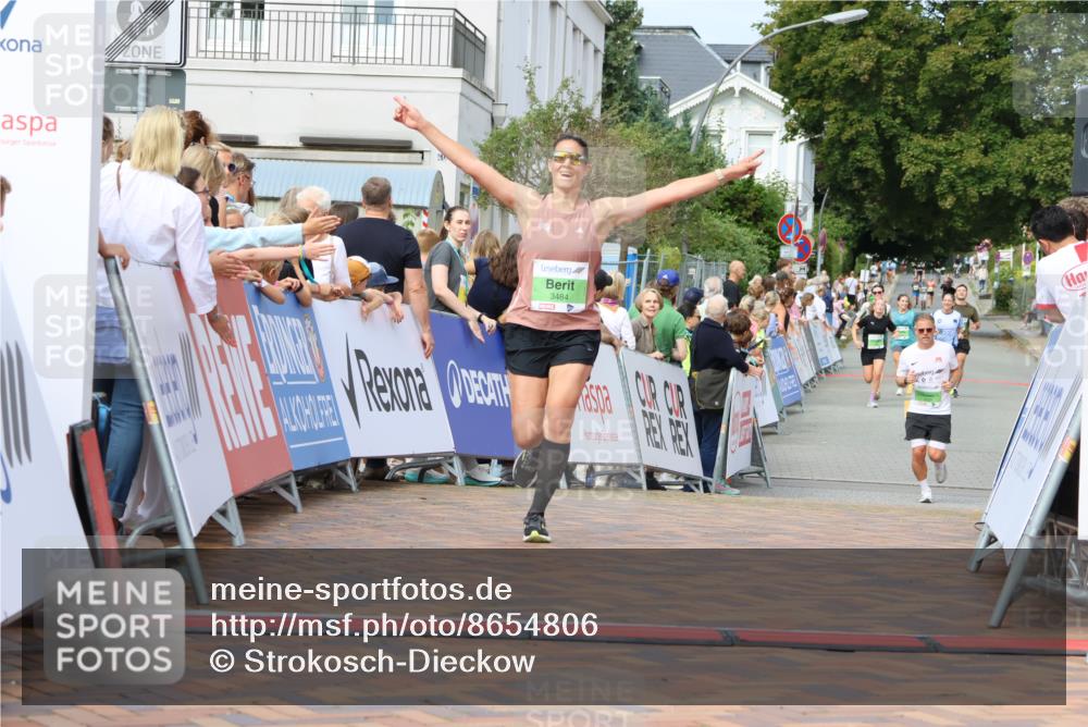31.08.2025 - 21. Blankeneser Heldenlauf Strokosch-Dieckow http://msf.ph/oto/8654806 31.08.2025 11:02:21 Ziel 3172, 3700, 3484 meine-sportfotos.de