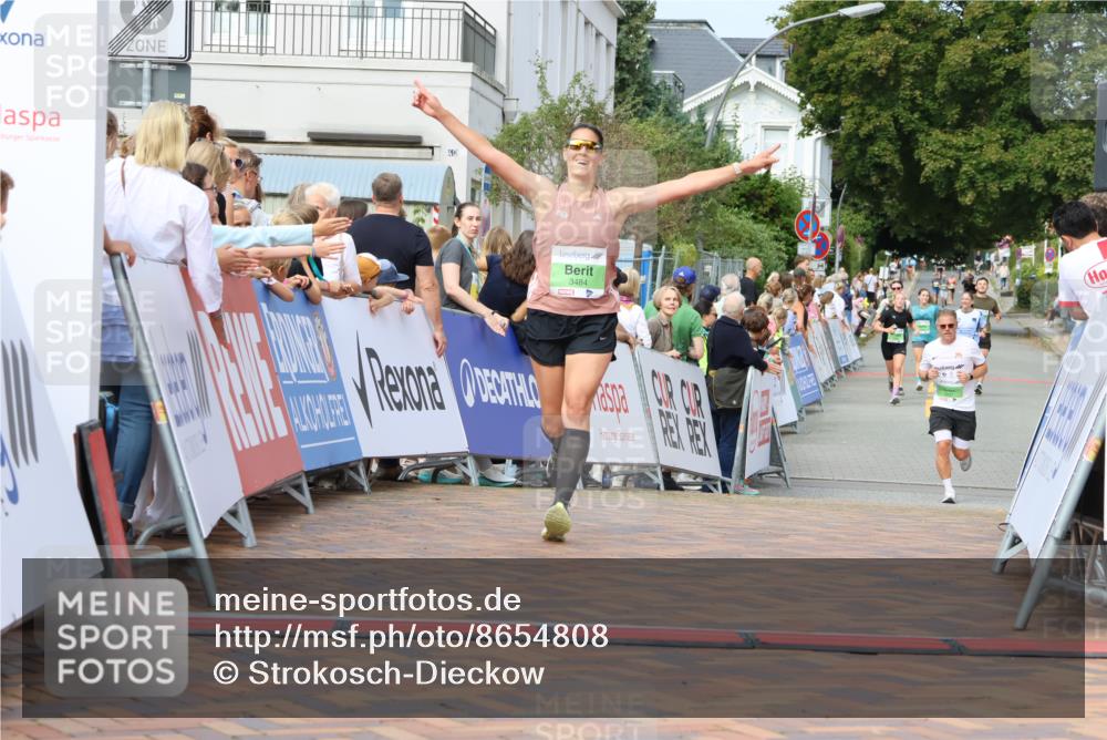 31.08.2025 - 21. Blankeneser Heldenlauf Strokosch-Dieckow http://msf.ph/oto/8654808 31.08.2025 11:02:21 Ziel 3172, 3700, 3484 meine-sportfotos.de