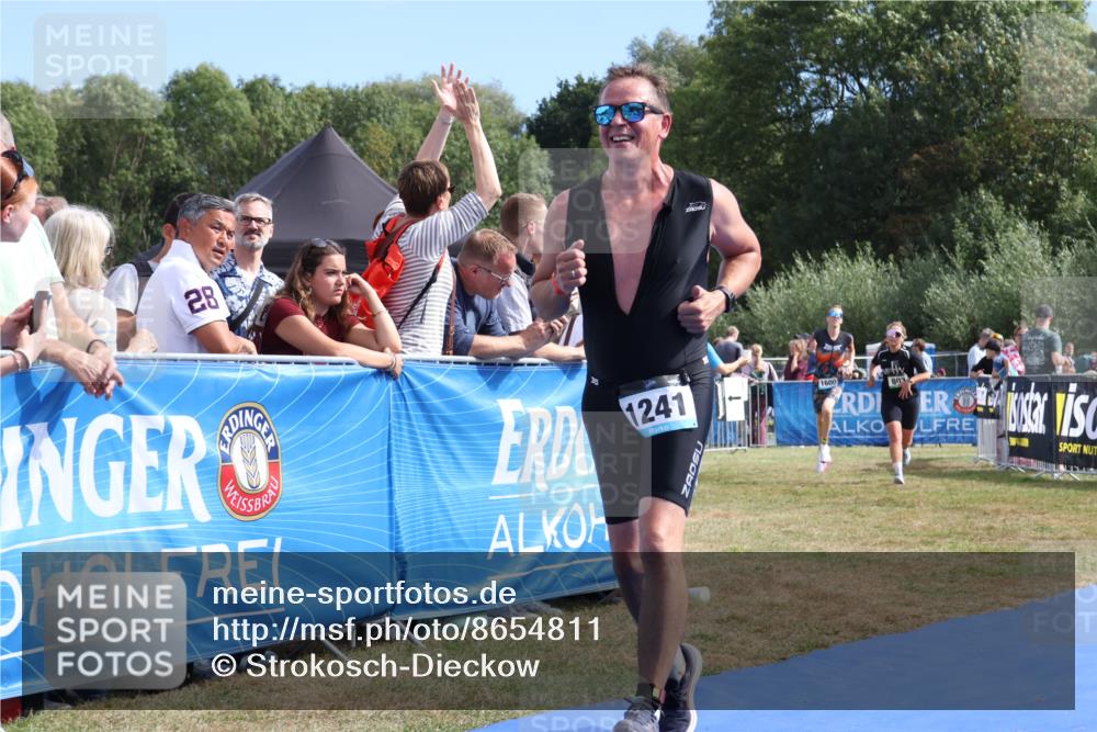 31.08.2025 - Elbe Triathlon Hamburg Strokosch-Dieckow http://msf.ph/oto/8654811 31.08.2025 11:42:09 Ziel 399, 803, 1241, 1600 meine-sportfotos.de