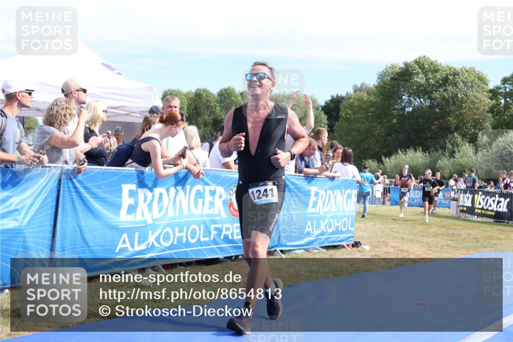 31.08.2025 - Elbe Triathlon Hamburg Strokosch-Dieckow http://msf.ph/oto/8654813 31.08.2025 11:42:09 Ziel 399, 803, 1241, 1600 meine-sportfotos.de