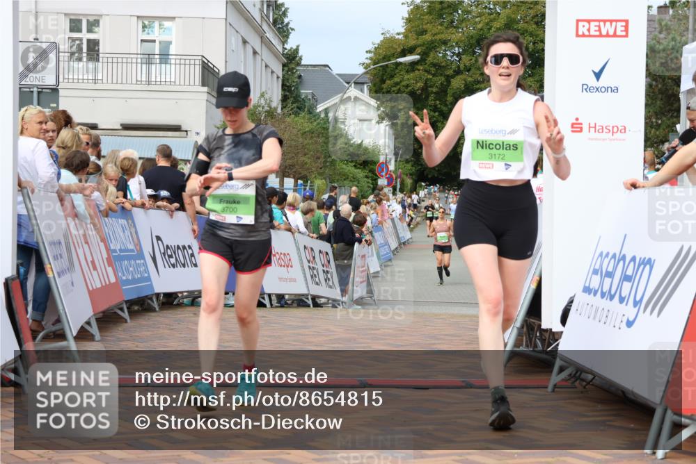 31.08.2025 - 21. Blankeneser Heldenlauf Strokosch-Dieckow http://msf.ph/oto/8654815 31.08.2025 11:02:15 Ziel 3587, 3172, 3180, 3700 meine-sportfotos.de