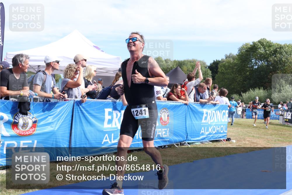 31.08.2025 - Elbe Triathlon Hamburg Strokosch-Dieckow http://msf.ph/oto/8654816 31.08.2025 11:42:10 Ziel 399, 803, 1241, 1600 meine-sportfotos.de