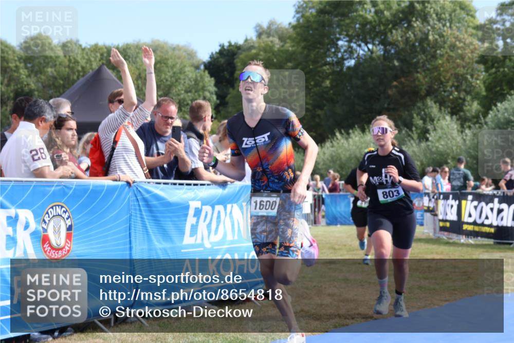 31.08.2025 - Elbe Triathlon Hamburg Strokosch-Dieckow http://msf.ph/oto/8654818 31.08.2025 11:42:13 Ziel 399, 803, 1241, 1600 meine-sportfotos.de