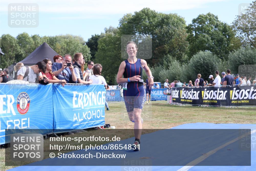 31.08.2025 - Elbe Triathlon Hamburg Strokosch-Dieckow http://msf.ph/oto/8654831 31.08.2025 11:42:29 Ziel 825, 906, 1292 meine-sportfotos.de