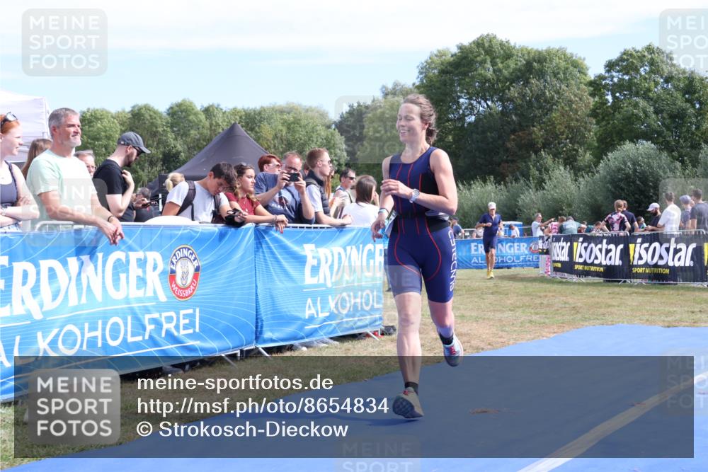 31.08.2025 - Elbe Triathlon Hamburg Strokosch-Dieckow http://msf.ph/oto/8654834 31.08.2025 11:42:29 Ziel 825, 906, 1292 meine-sportfotos.de