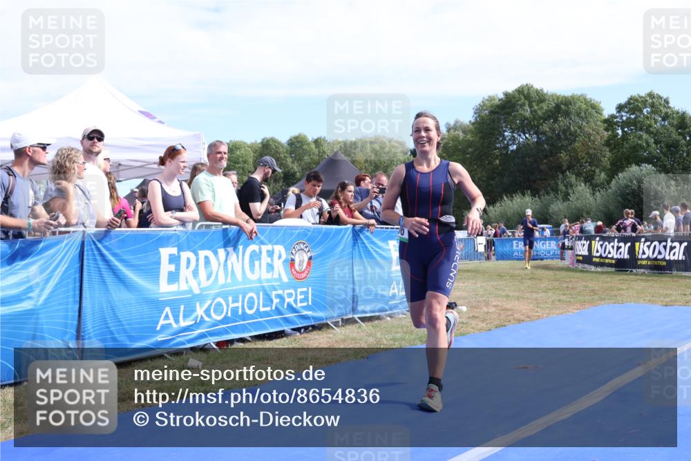 31.08.2025 - Elbe Triathlon Hamburg Strokosch-Dieckow http://msf.ph/oto/8654836 31.08.2025 11:42:30 Ziel 825, 906, 1292 meine-sportfotos.de