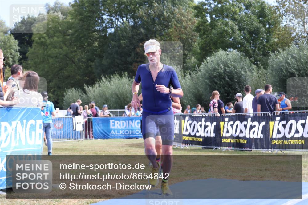 31.08.2025 - Elbe Triathlon Hamburg Strokosch-Dieckow http://msf.ph/oto/8654842 31.08.2025 11:42:36 Ziel 825, 880, 1292 meine-sportfotos.de