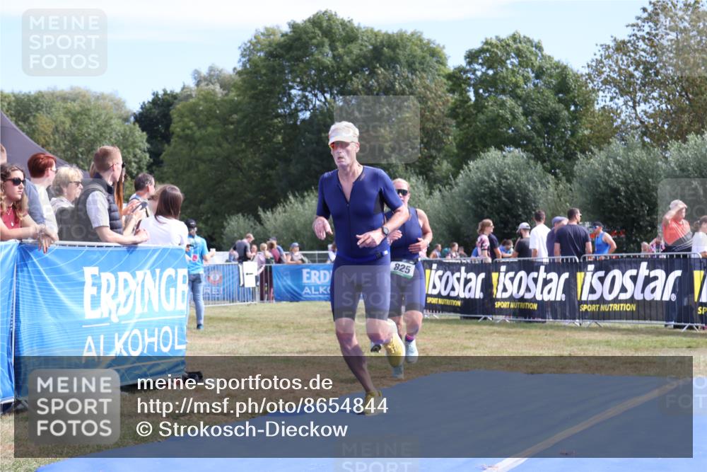 31.08.2025 - Elbe Triathlon Hamburg Strokosch-Dieckow http://msf.ph/oto/8654844 31.08.2025 11:42:36 Ziel 825, 880, 1292 meine-sportfotos.de