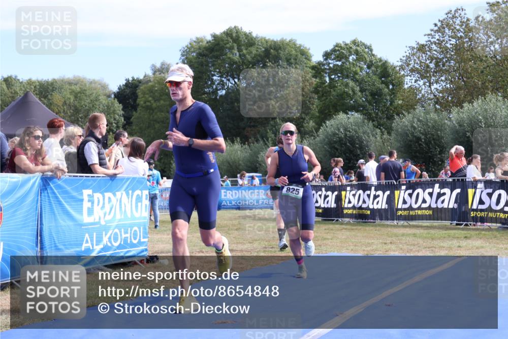 31.08.2025 - Elbe Triathlon Hamburg Strokosch-Dieckow http://msf.ph/oto/8654848 31.08.2025 11:42:37 Ziel 825, 880, 1292 meine-sportfotos.de