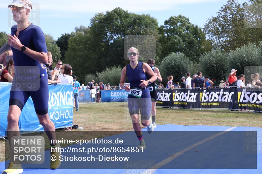 31.08.2025 - Elbe Triathlon Hamburg Strokosch-Dieckow http://msf.ph/oto/8654851 31.08.2025 11:42:37 Ziel 825, 880, 1292 meine-sportfotos.de