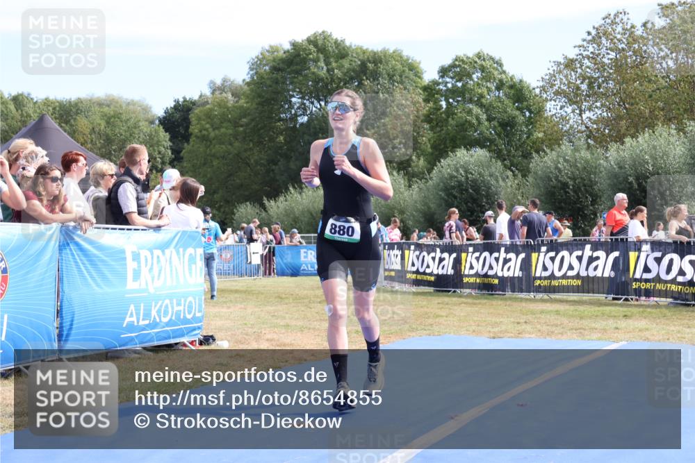 31.08.2025 - Elbe Triathlon Hamburg Strokosch-Dieckow http://msf.ph/oto/8654855 31.08.2025 11:42:39 Ziel 825, 880, 1292 meine-sportfotos.de