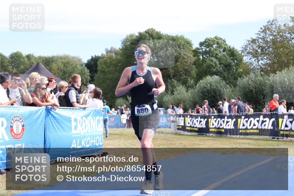 31.08.2025 - Elbe Triathlon Hamburg Strokosch-Dieckow http://msf.ph/oto/8654857 31.08.2025 11:42:39 Ziel 825, 880, 1292 meine-sportfotos.de