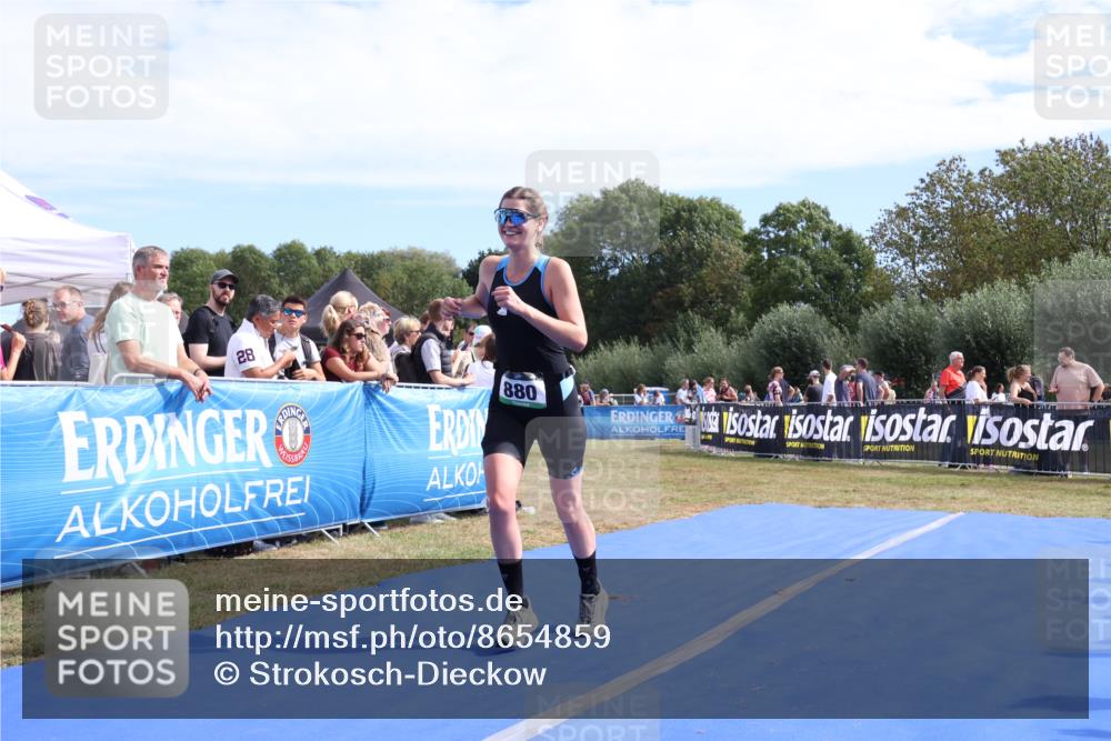 31.08.2025 - Elbe Triathlon Hamburg Strokosch-Dieckow http://msf.ph/oto/8654859 31.08.2025 11:42:40 Ziel 825, 880, 1122, 1292 meine-sportfotos.de