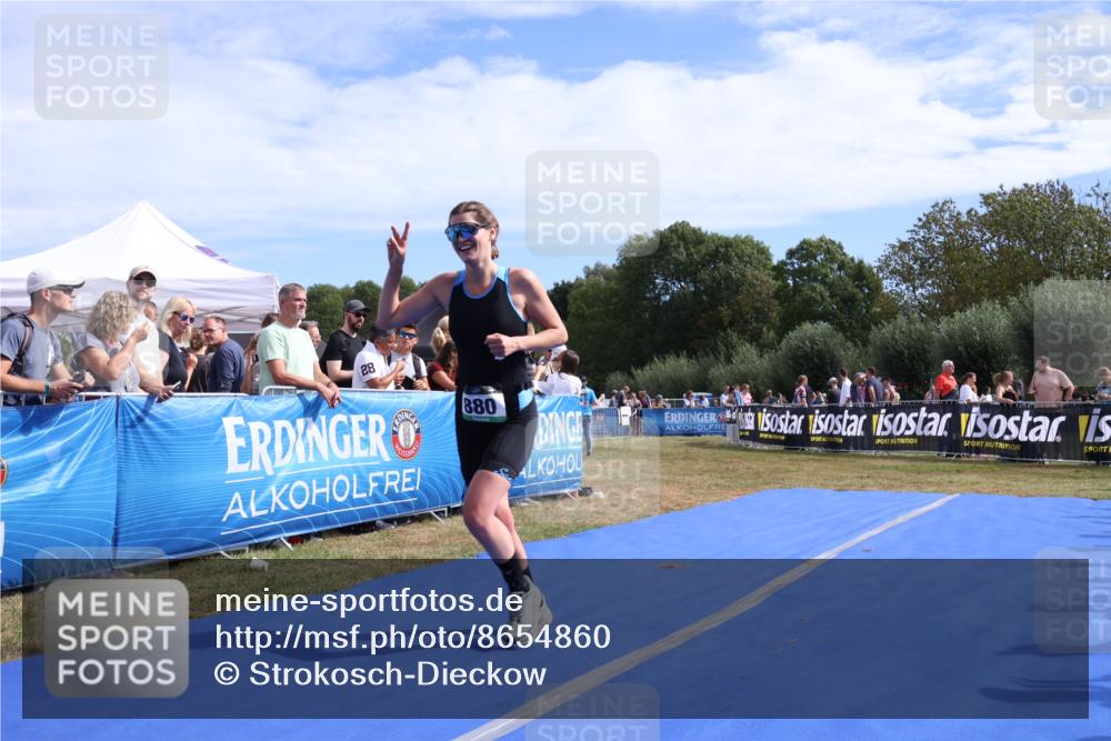 31.08.2025 - Elbe Triathlon Hamburg Strokosch-Dieckow http://msf.ph/oto/8654860 31.08.2025 11:42:40 Ziel 825, 880, 1122, 1292 meine-sportfotos.de