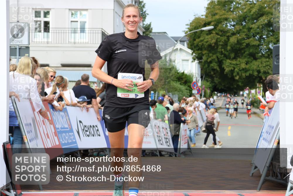 31.08.2025 - 21. Blankeneser Heldenlauf Strokosch-Dieckow http://msf.ph/oto/8654868 31.08.2025 11:02:47 Ziel 3487, 3714 meine-sportfotos.de