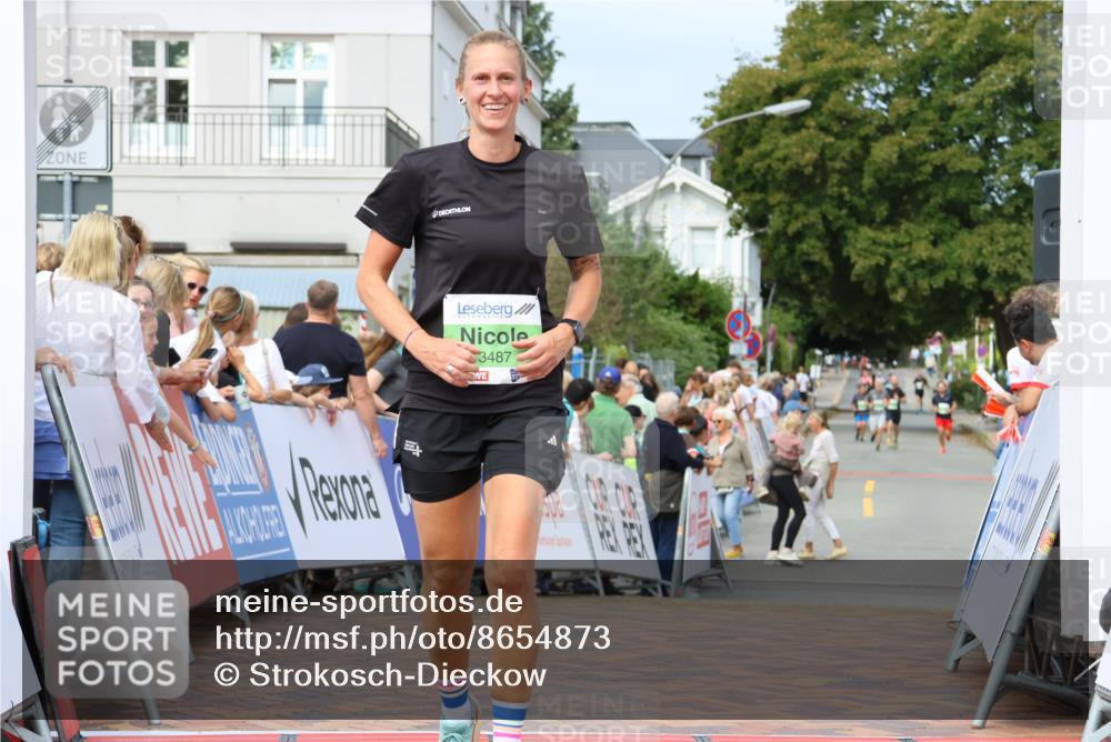 31.08.2025 - 21. Blankeneser Heldenlauf Strokosch-Dieckow http://msf.ph/oto/8654873 31.08.2025 11:02:47 Ziel 3487, 3714 meine-sportfotos.de