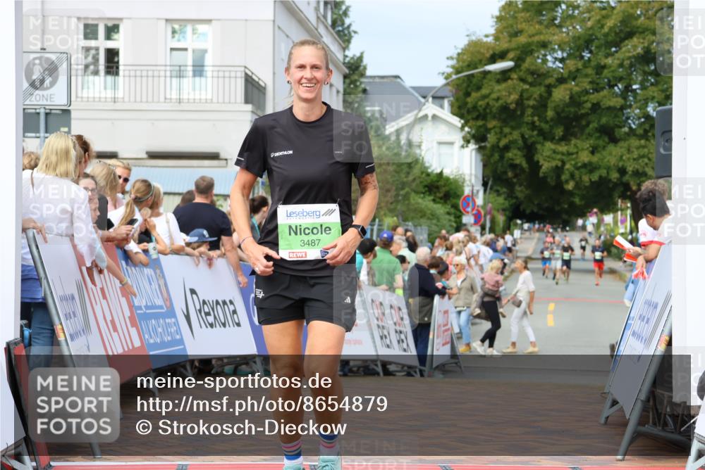 31.08.2025 - 21. Blankeneser Heldenlauf Strokosch-Dieckow http://msf.ph/oto/8654879 31.08.2025 11:02:47 Ziel 3487, 3714 meine-sportfotos.de