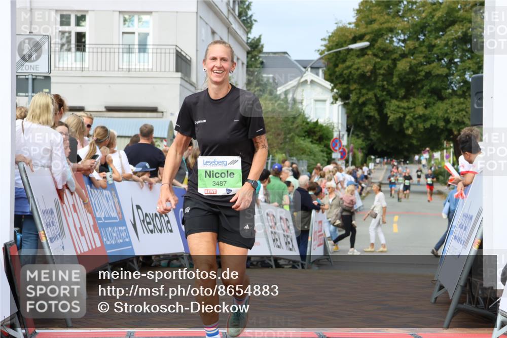 31.08.2025 - 21. Blankeneser Heldenlauf Strokosch-Dieckow http://msf.ph/oto/8654883 31.08.2025 11:02:47 Ziel 3487, 3714 meine-sportfotos.de