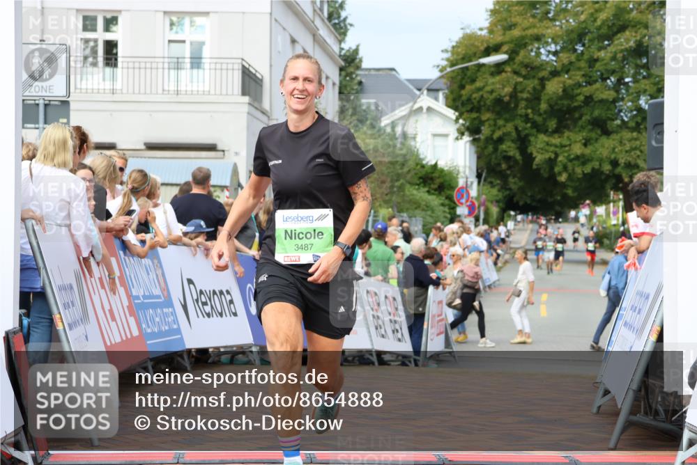 31.08.2025 - 21. Blankeneser Heldenlauf Strokosch-Dieckow http://msf.ph/oto/8654888 31.08.2025 11:02:47 Ziel 3487, 3714 meine-sportfotos.de