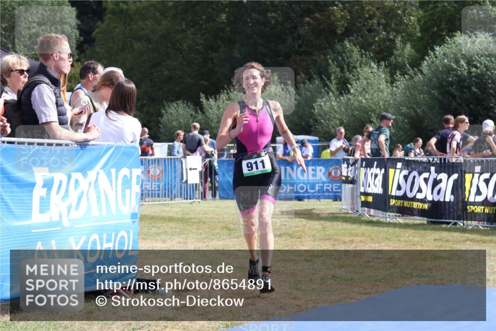 31.08.2025 - Elbe Triathlon Hamburg Strokosch-Dieckow http://msf.ph/oto/8654891 31.08.2025 11:42:58 Ziel 896, 911 meine-sportfotos.de