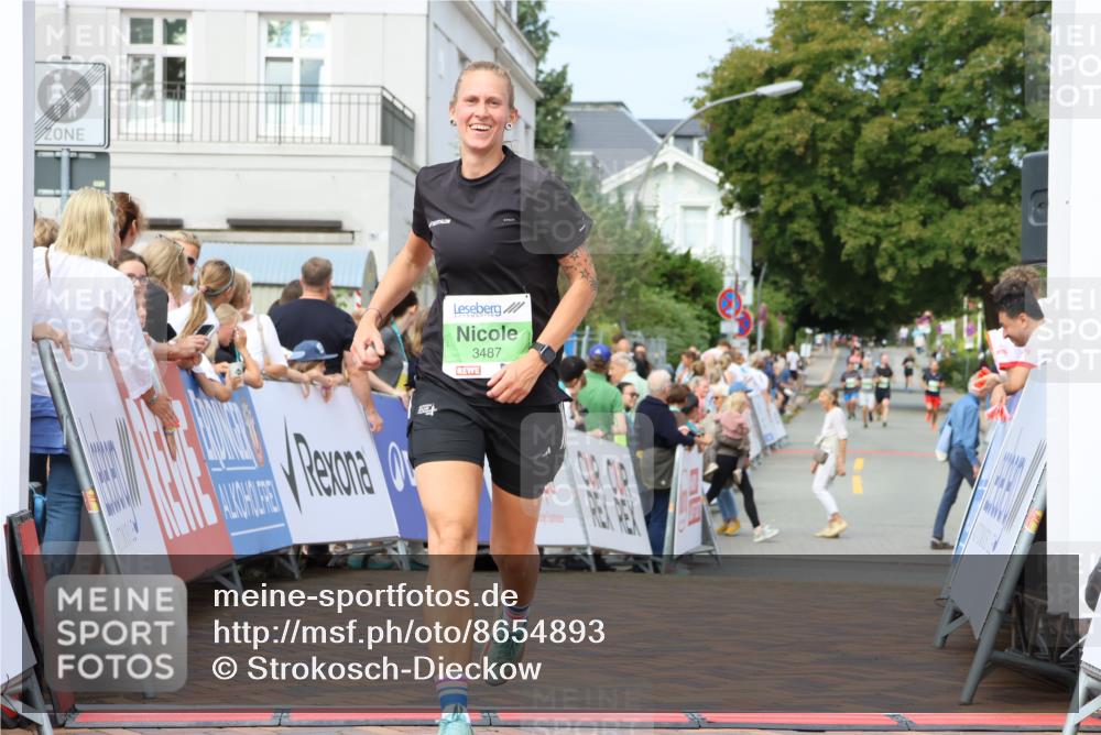 31.08.2025 - 21. Blankeneser Heldenlauf Strokosch-Dieckow http://msf.ph/oto/8654893 31.08.2025 11:02:47 Ziel 3487, 3714 meine-sportfotos.de