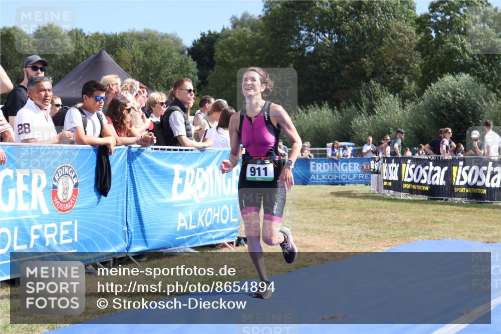 31.08.2025 - Elbe Triathlon Hamburg Strokosch-Dieckow http://msf.ph/oto/8654894 31.08.2025 11:43:00 Ziel 896, 911 meine-sportfotos.de