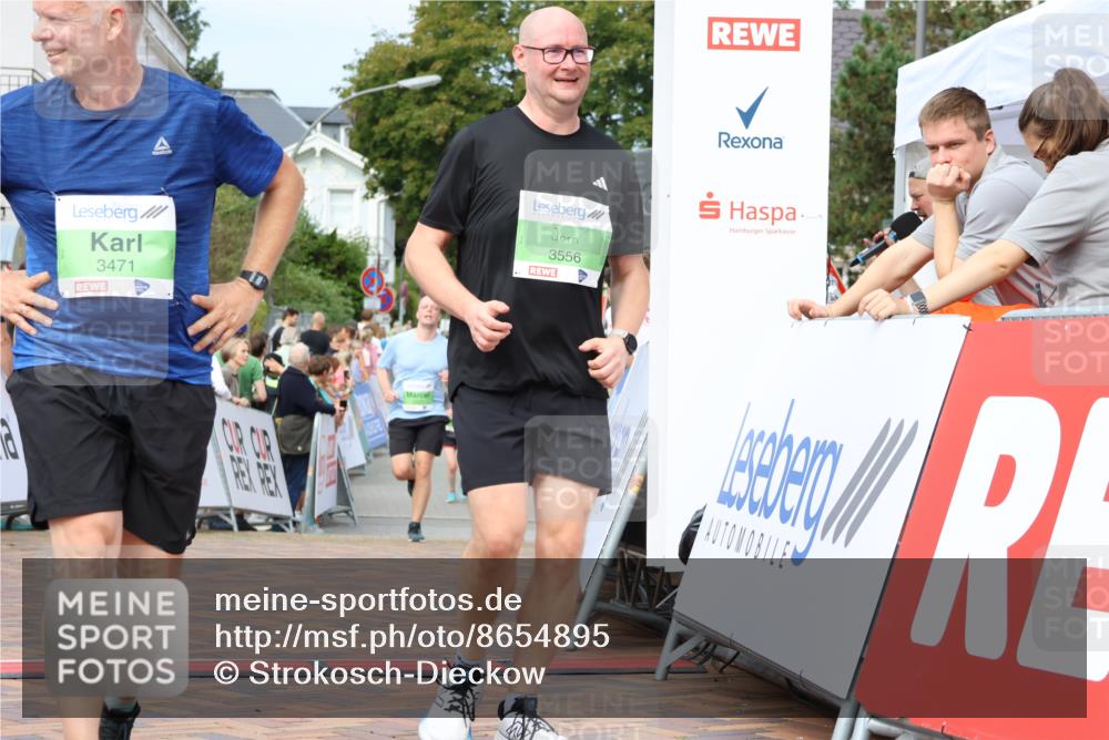 31.08.2025 - 21. Blankeneser Heldenlauf Strokosch-Dieckow http://msf.ph/oto/8654895 31.08.2025 11:02:06 Ziel 3587, 3471, 3556 meine-sportfotos.de