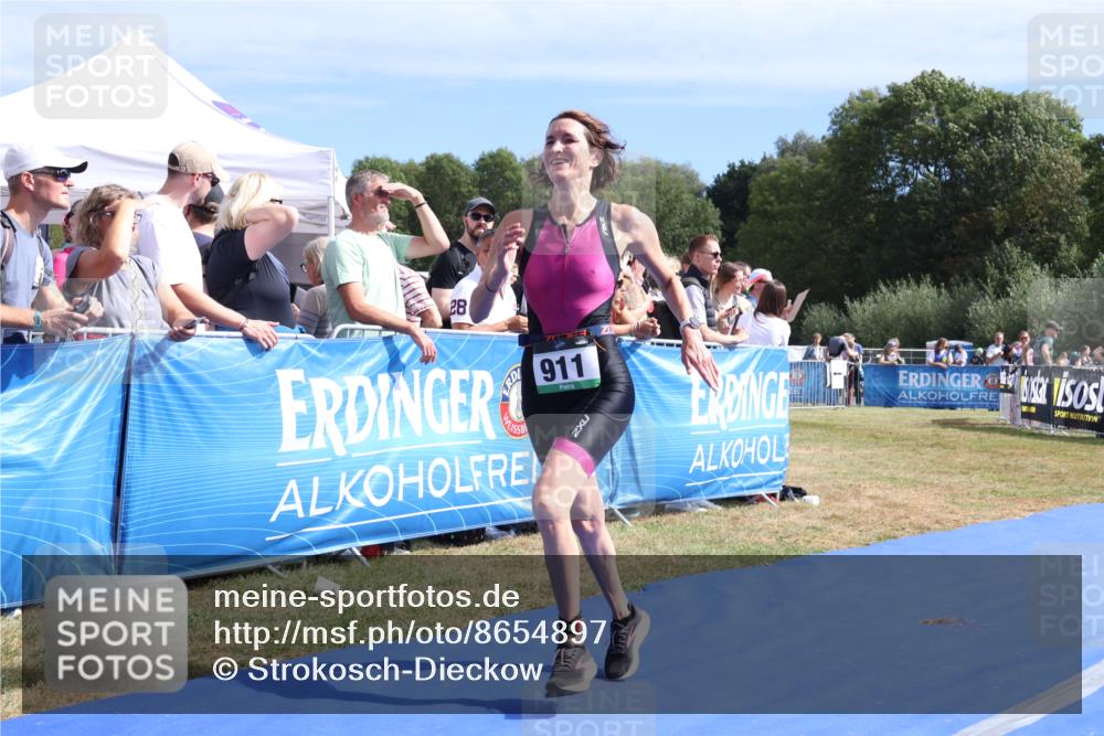 31.08.2025 - Elbe Triathlon Hamburg Strokosch-Dieckow http://msf.ph/oto/8654897 31.08.2025 11:43:00 Ziel 896, 911 meine-sportfotos.de