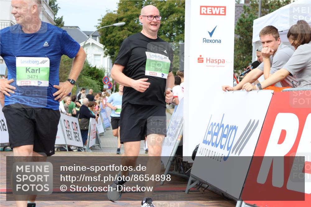 31.08.2025 - 21. Blankeneser Heldenlauf Strokosch-Dieckow http://msf.ph/oto/8654898 31.08.2025 11:02:06 Ziel 3587, 3471, 3556 meine-sportfotos.de