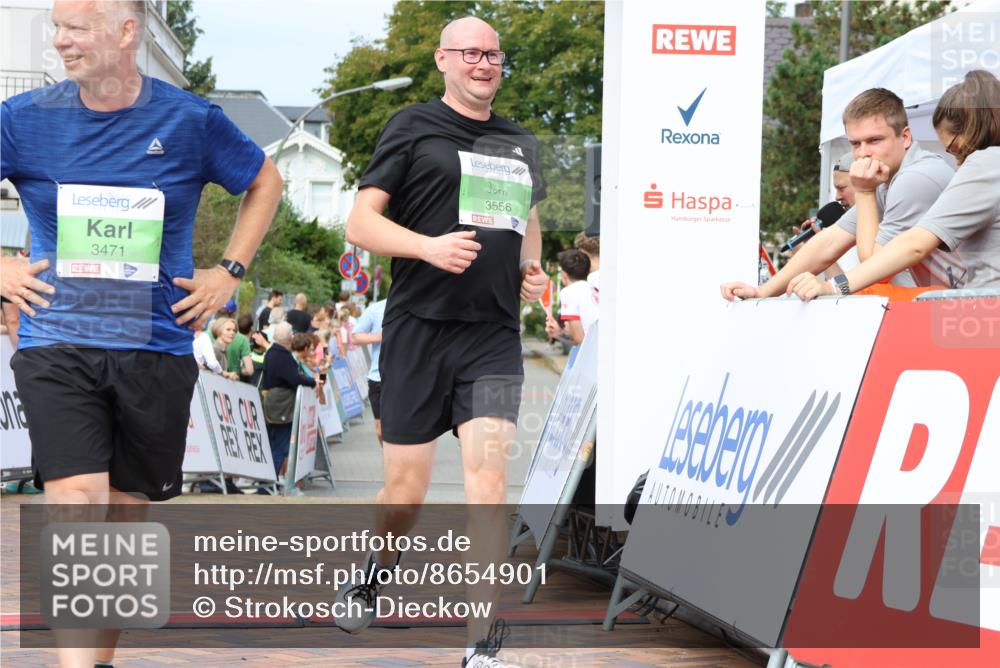 31.08.2025 - 21. Blankeneser Heldenlauf Strokosch-Dieckow http://msf.ph/oto/8654901 31.08.2025 11:02:06 Ziel 3587, 3471, 3556 meine-sportfotos.de