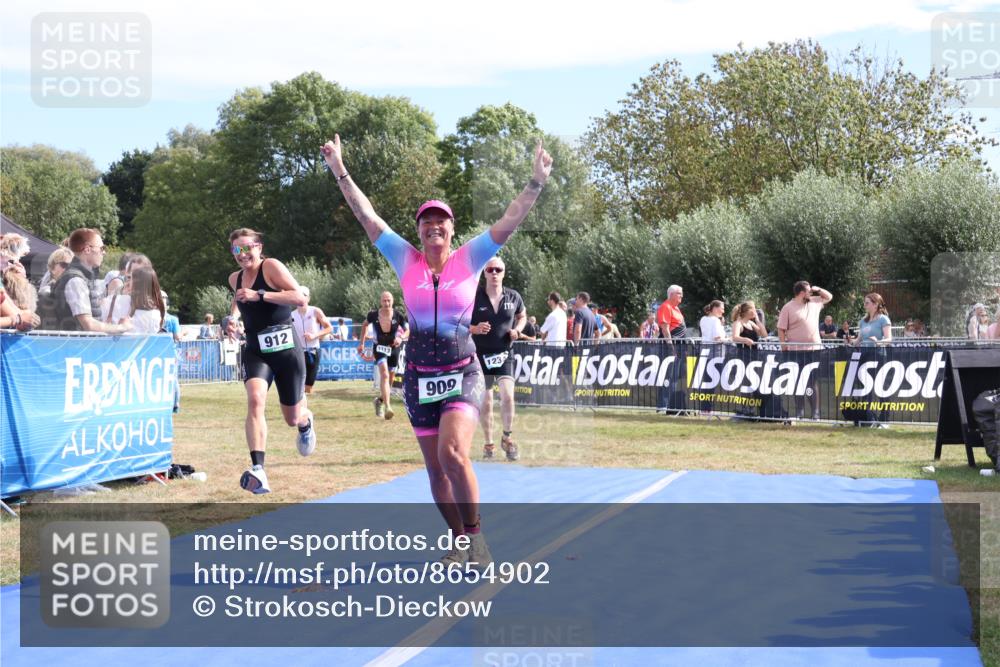 31.08.2025 - Elbe Triathlon Hamburg Strokosch-Dieckow http://msf.ph/oto/8654902 31.08.2025 11:43:14 Ziel 909, 912, 1234, 1313, 1607 meine-sportfotos.de