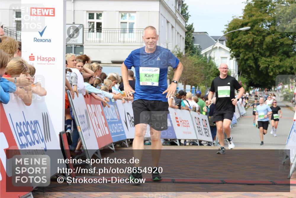 31.08.2025 - 21. Blankeneser Heldenlauf Strokosch-Dieckow http://msf.ph/oto/8654920 31.08.2025 11:02:04 Ziel 3471, 3556 meine-sportfotos.de