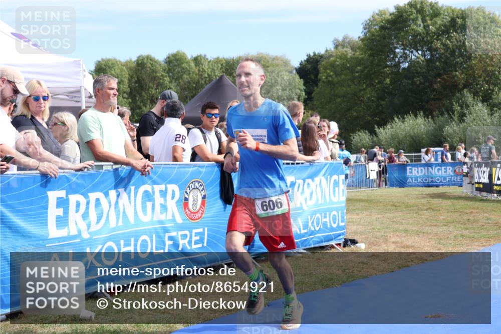 31.08.2025 - Elbe Triathlon Hamburg Strokosch-Dieckow http://msf.ph/oto/8654921 31.08.2025 11:43:24 Ziel 606, 1322 meine-sportfotos.de