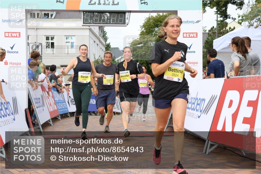 31.08.2025 - 21. Blankeneser Heldenlauf Strokosch-Dieckow http://msf.ph/oto/8654943 31.08.2025 10:34:51 Ziel 2524, 2244, 2021, 2214, 2215, 2655, 2488, 2548, 2549, 2438, 2439, 2441, 2442, 2048 meine-sportfotos.de