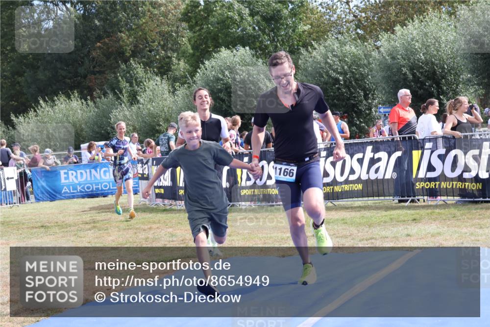 31.08.2025 - Elbe Triathlon Hamburg Strokosch-Dieckow http://msf.ph/oto/8654949 31.08.2025 11:43:57 Ziel 1166, 1376, 1446 meine-sportfotos.de