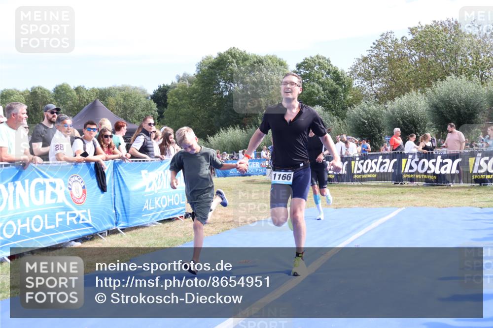 31.08.2025 - Elbe Triathlon Hamburg Strokosch-Dieckow http://msf.ph/oto/8654951 31.08.2025 11:43:57 Ziel 1166, 1376, 1446 meine-sportfotos.de